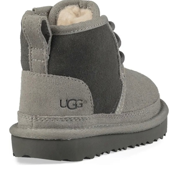 UGGS - Picture 4 of 16